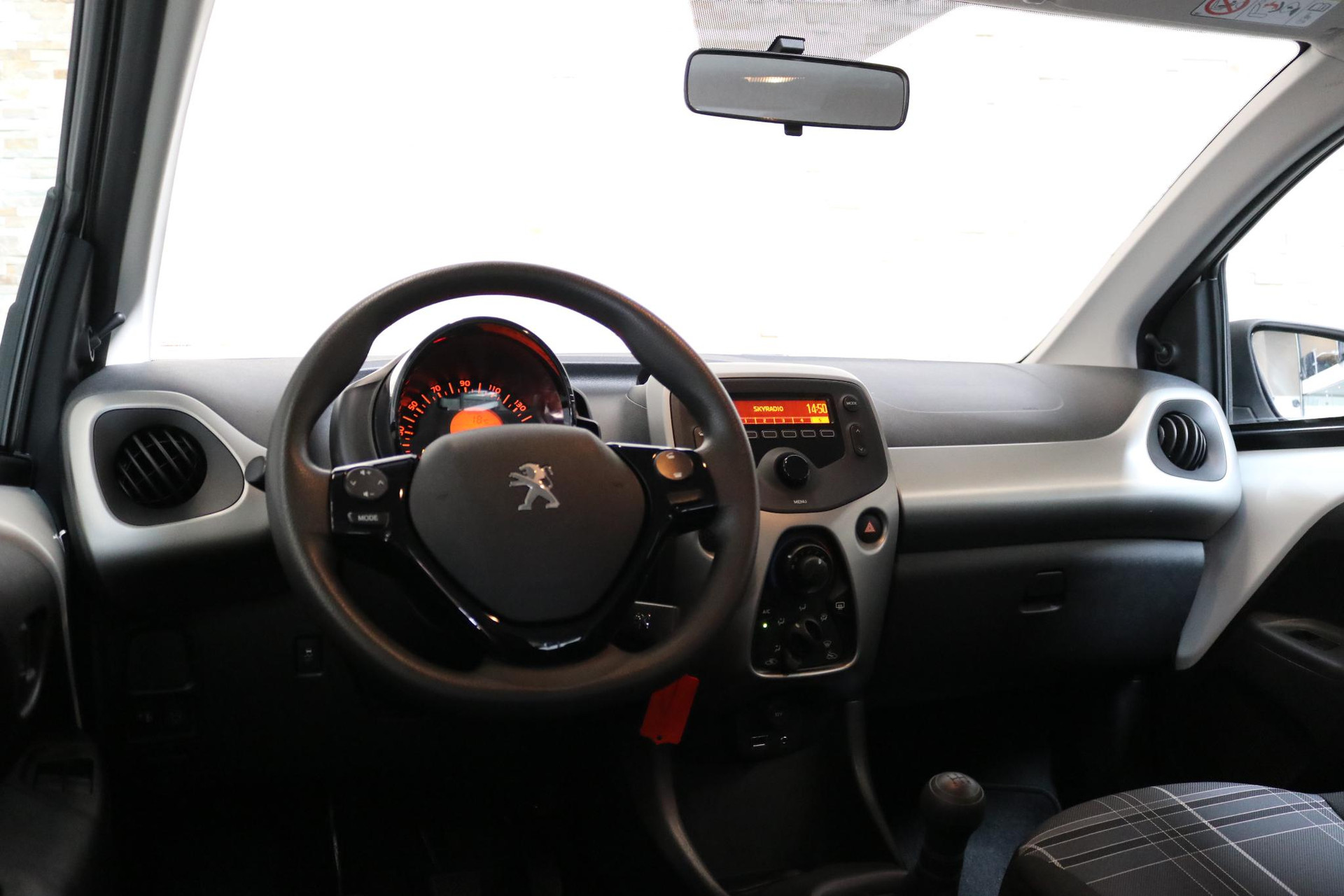 46322342-2.jpg