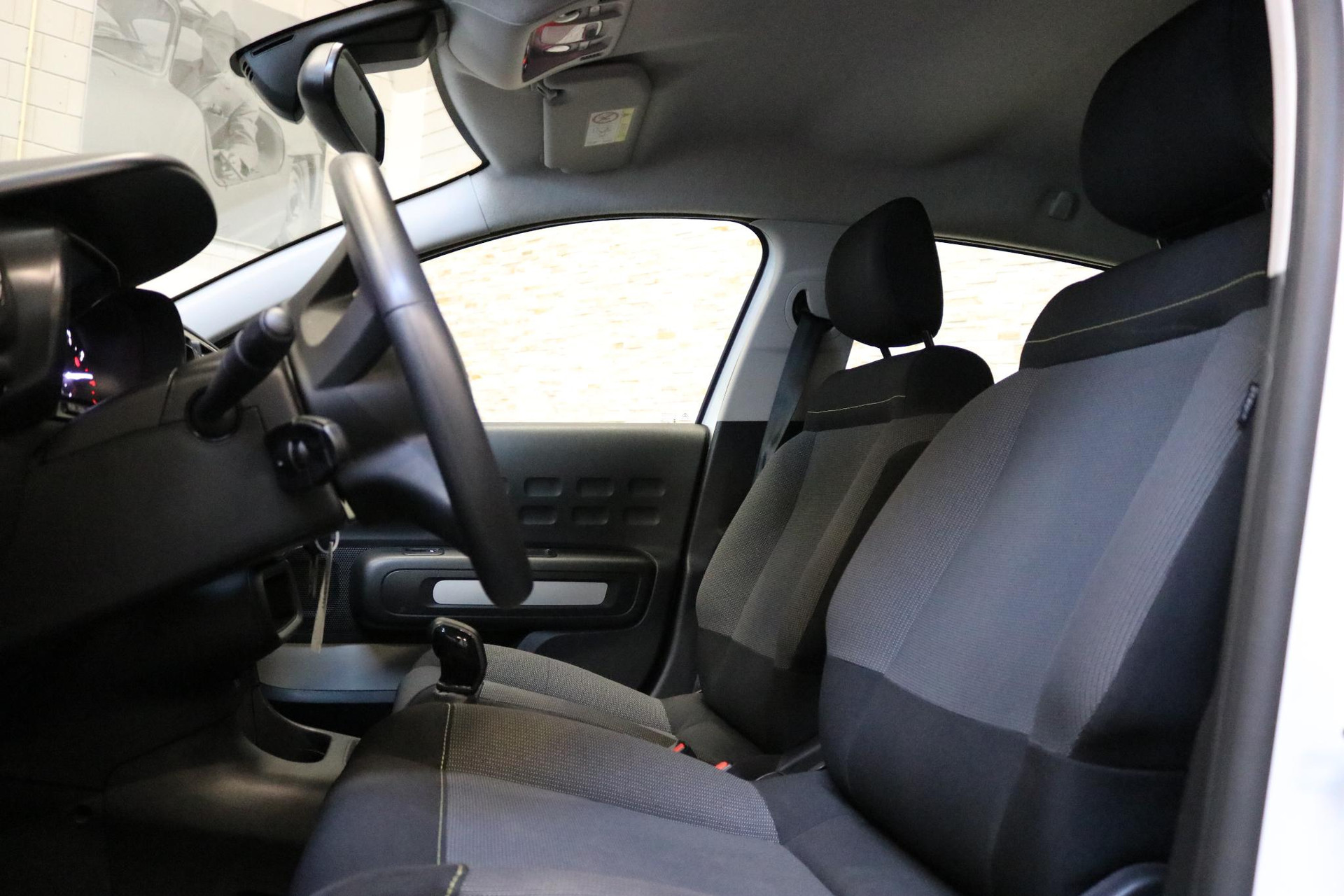 50639032-3.jpg
