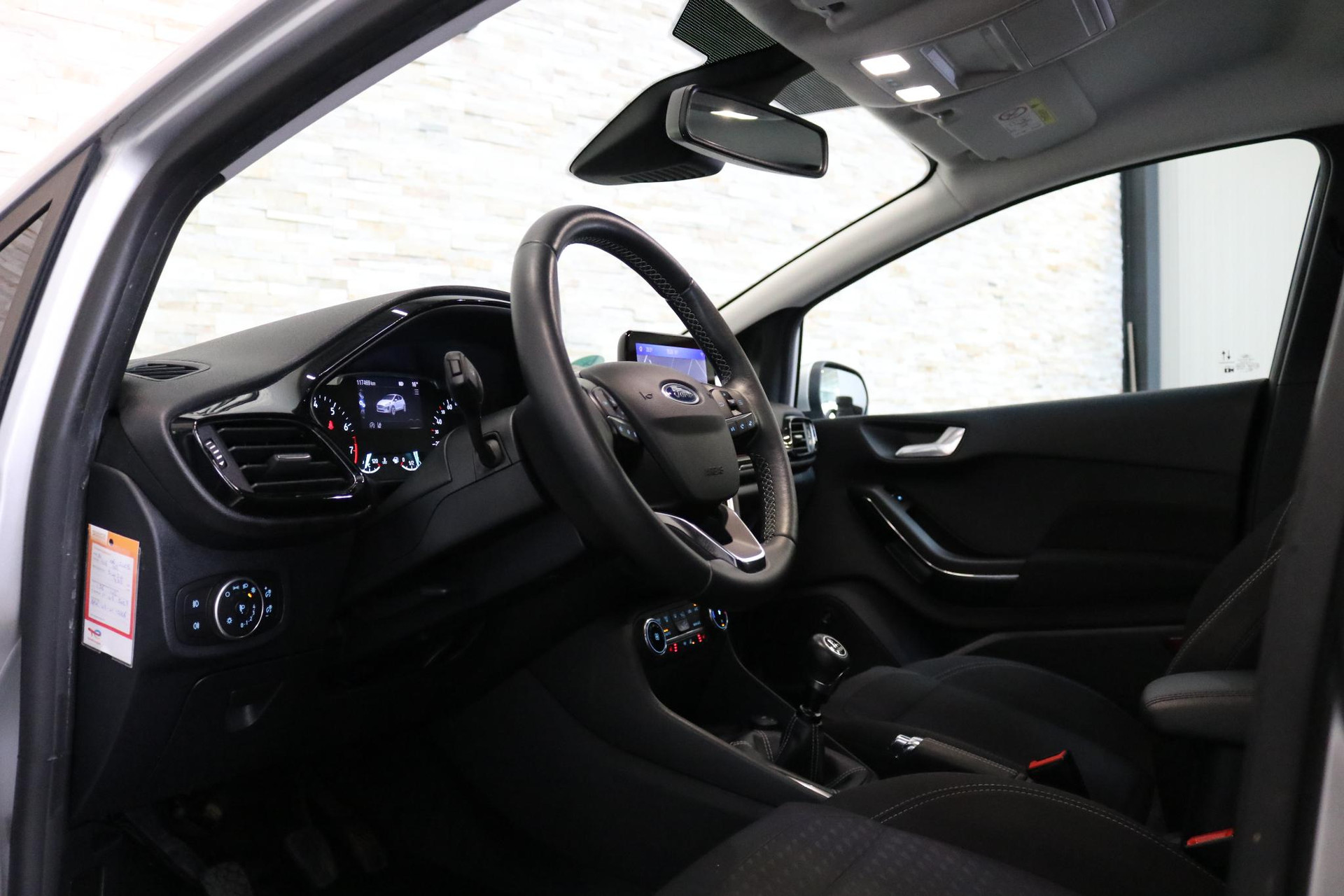 51867359-2.jpg