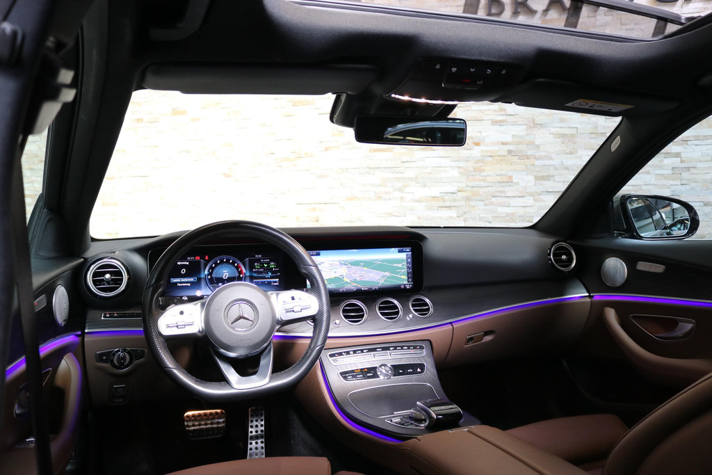 53318599-2.jpg