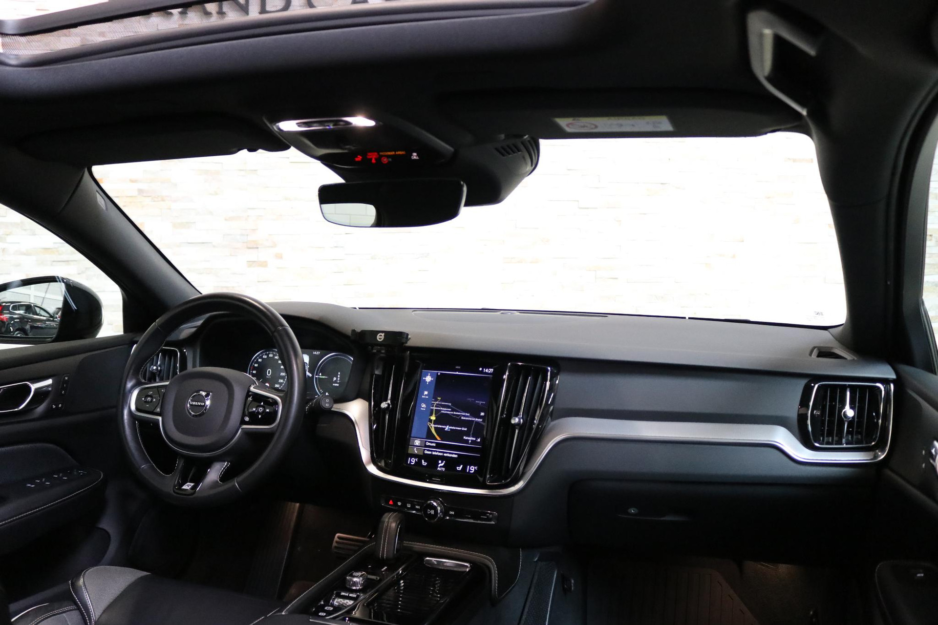 54231970-2.jpg